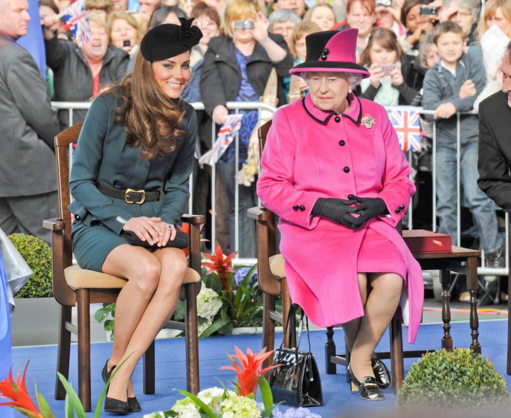 La reina Isabel II y Kate Middleton