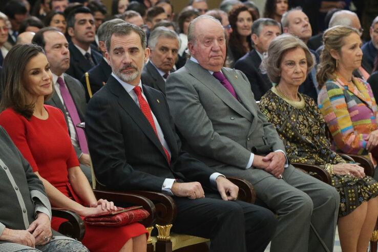 el rey Felipe VI, el rey Juan Carlos y la reina Letizia