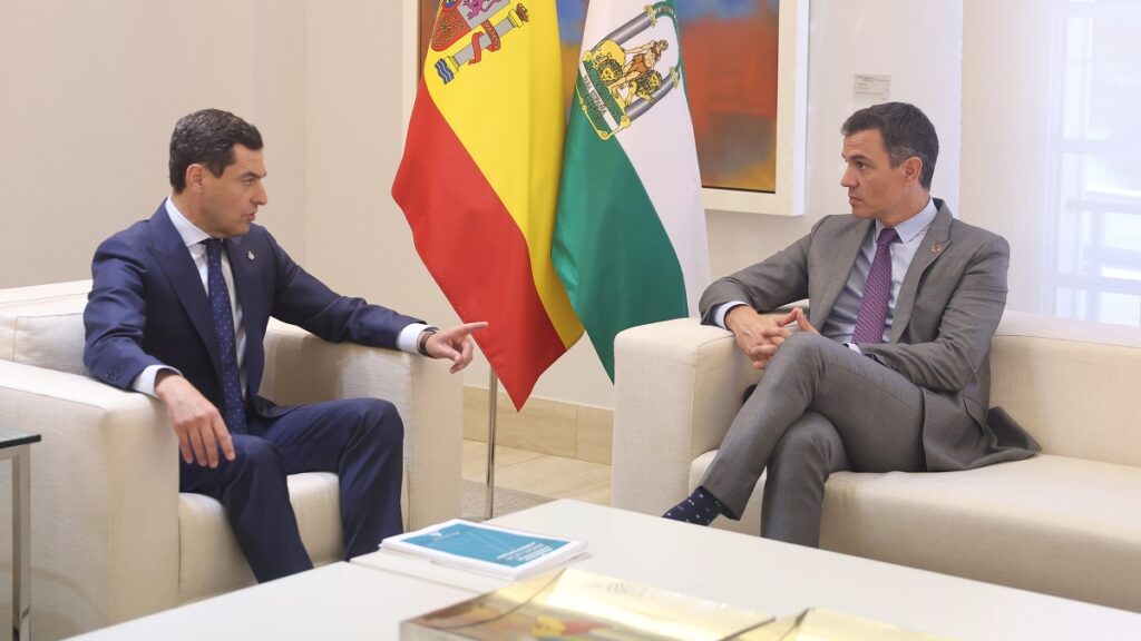 El presidente de la Junta de Andalucía, Juanma Moreno, y el del Gobierno, Pedro Sánchez, durante la última reunión que mantuvieron en Moncloa. Foto/ Europa Press