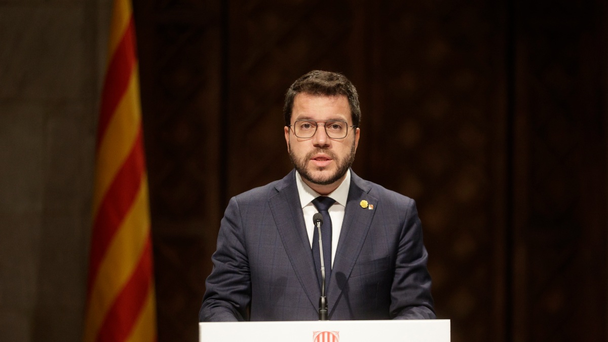 Aragonès azuza la 'nostalgia' del referéndum del 1-O y evita hablar de la crisis del Govern