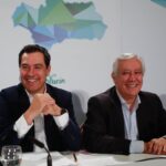 El presidente de la Junta de Andalucía, Juanma Moreno, y el senador autonómico Javier Arenas en imagen de archivo. Foto/ Europa Press
