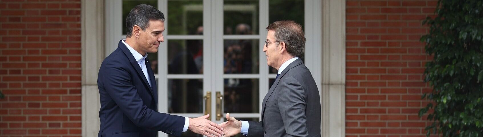 Sánchez se reúne con Feijóo en Moncloa tras el anuncio de la dimisión de Lesmes