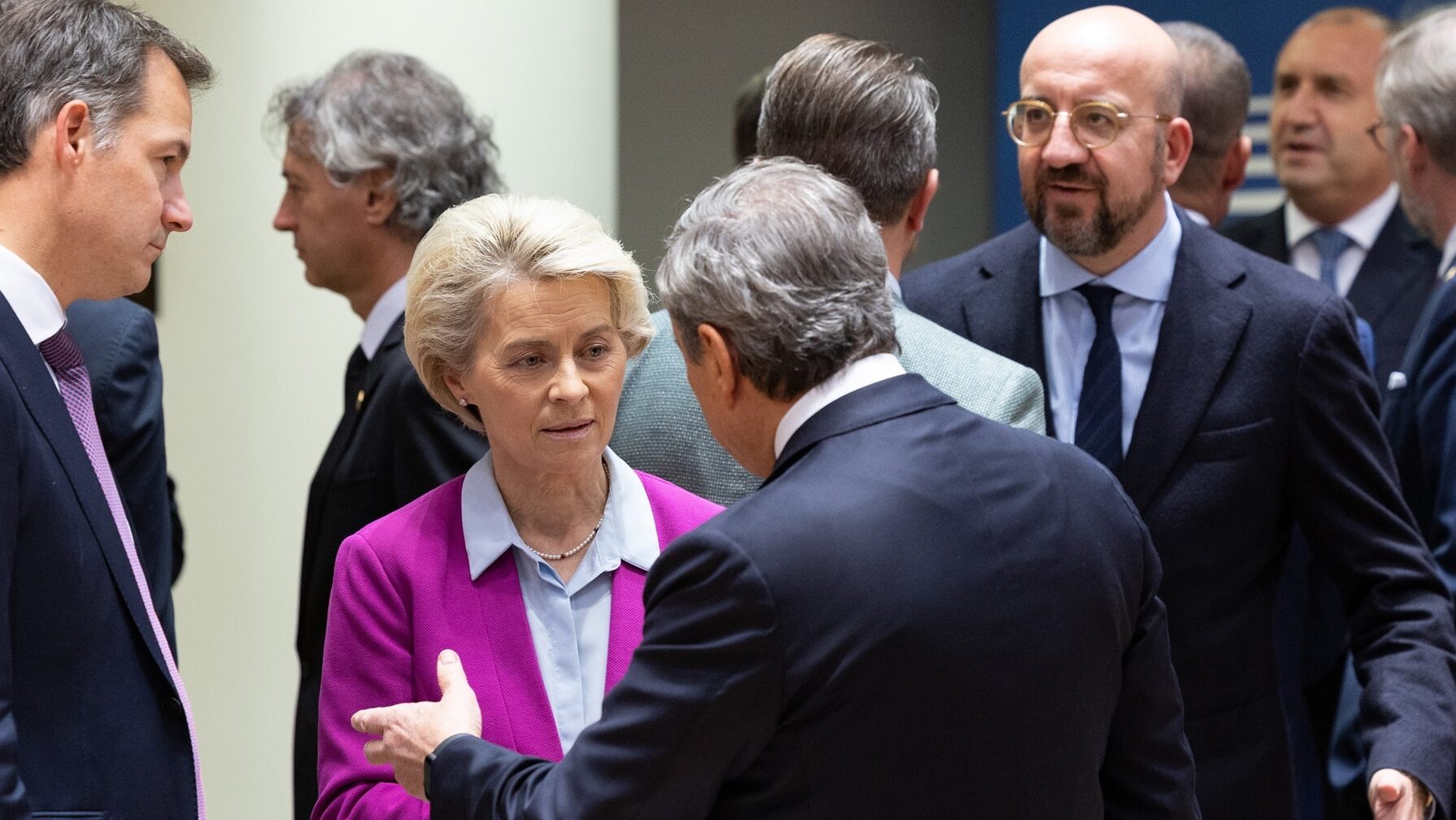 Los líderes de la UE prometen medidas "urgentes" para poner techo al alza de los precios energéticos