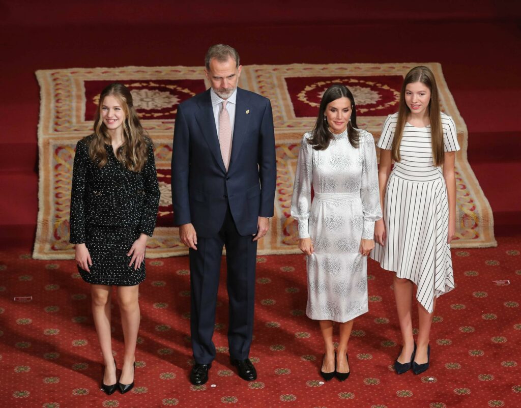 Los reyes Felipe y Letizia, con sus dos hijas, en las audiencias de los Premios Princesa de Asturias 2022