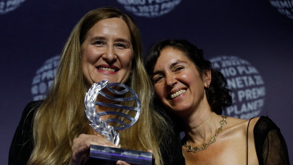 Las dos Españas literarias ganan el Premio Planeta