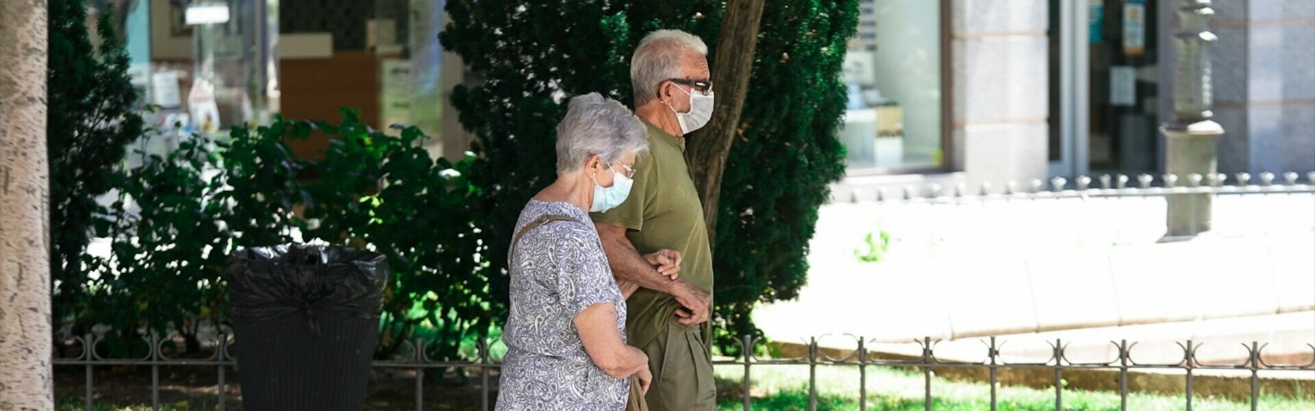 El IESE avisa: será necesario jubilarse a los 74 años y rebajar a la mitad las pensiones