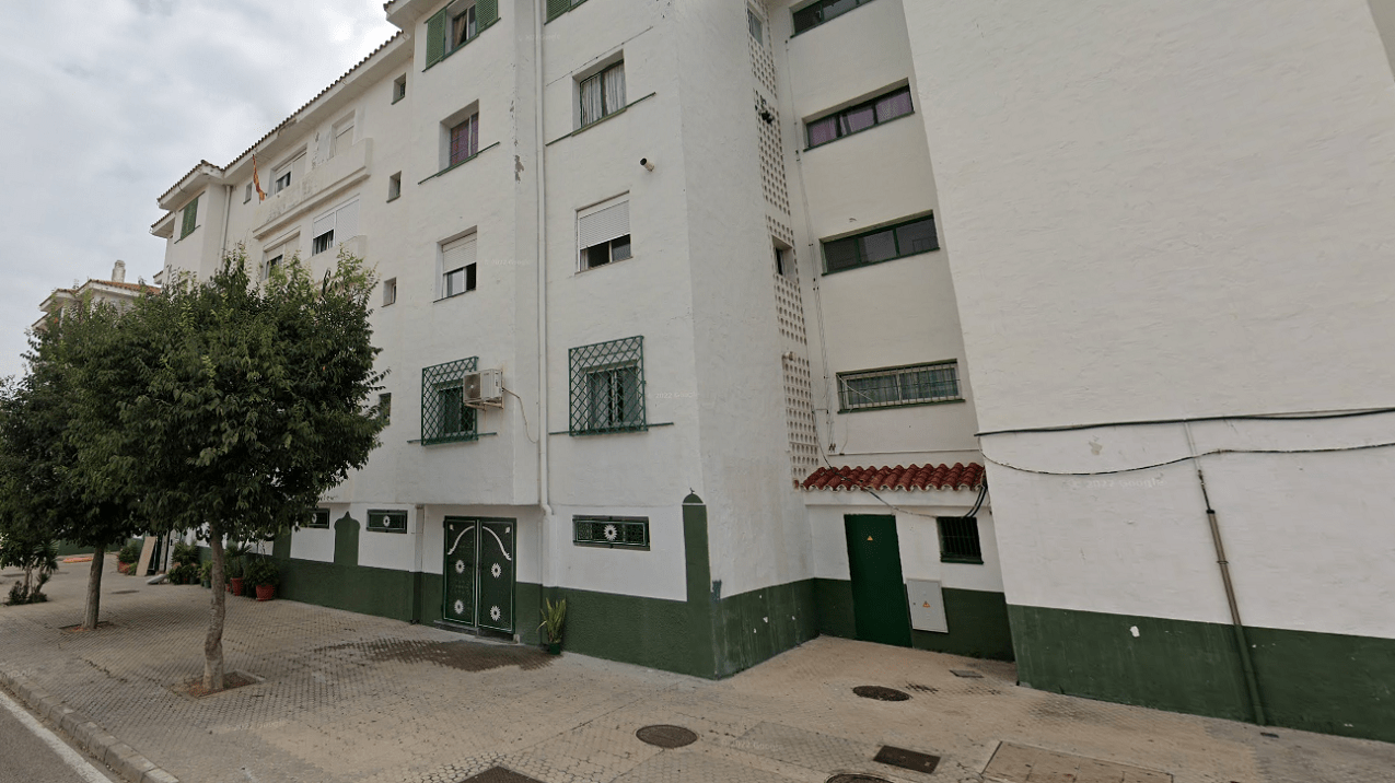 Muere un hombre tiroteado desde un vehículo en una barriada de Algeciras