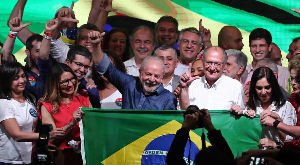 Elecciones en Brasil: Lula gana por la mínima a Bolsonaro y regresa al poder 12 años después