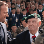 El presidente francés junto a un héroe de guerra. Emmanuel Macron/TWITTER.