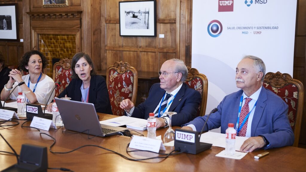 César Nombela y la rectora de la UIMP en 2019.