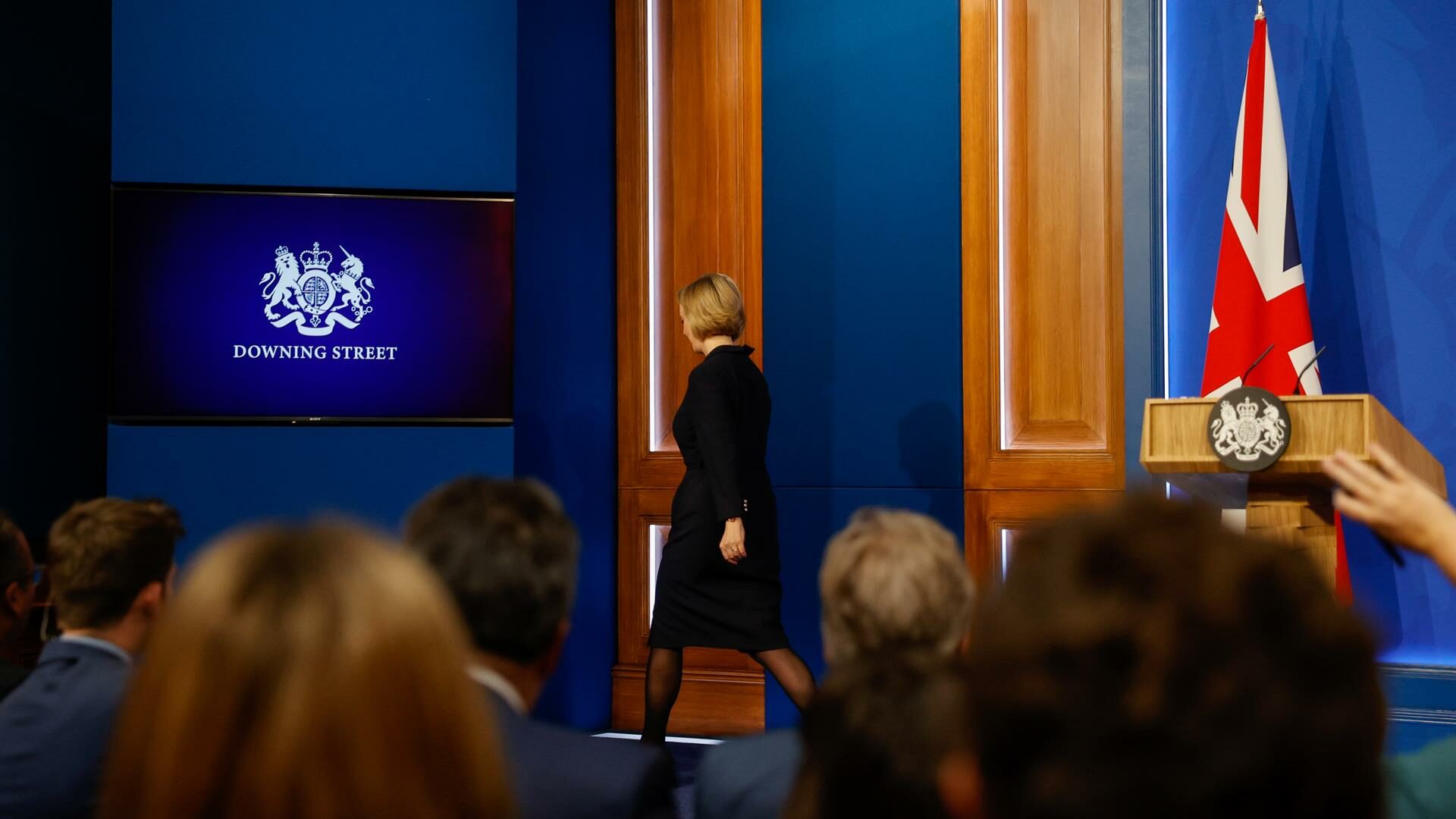 Dimite Liz Truss, primera ministra de Reino Unido: "No puedo llevar a cabo este mandato"