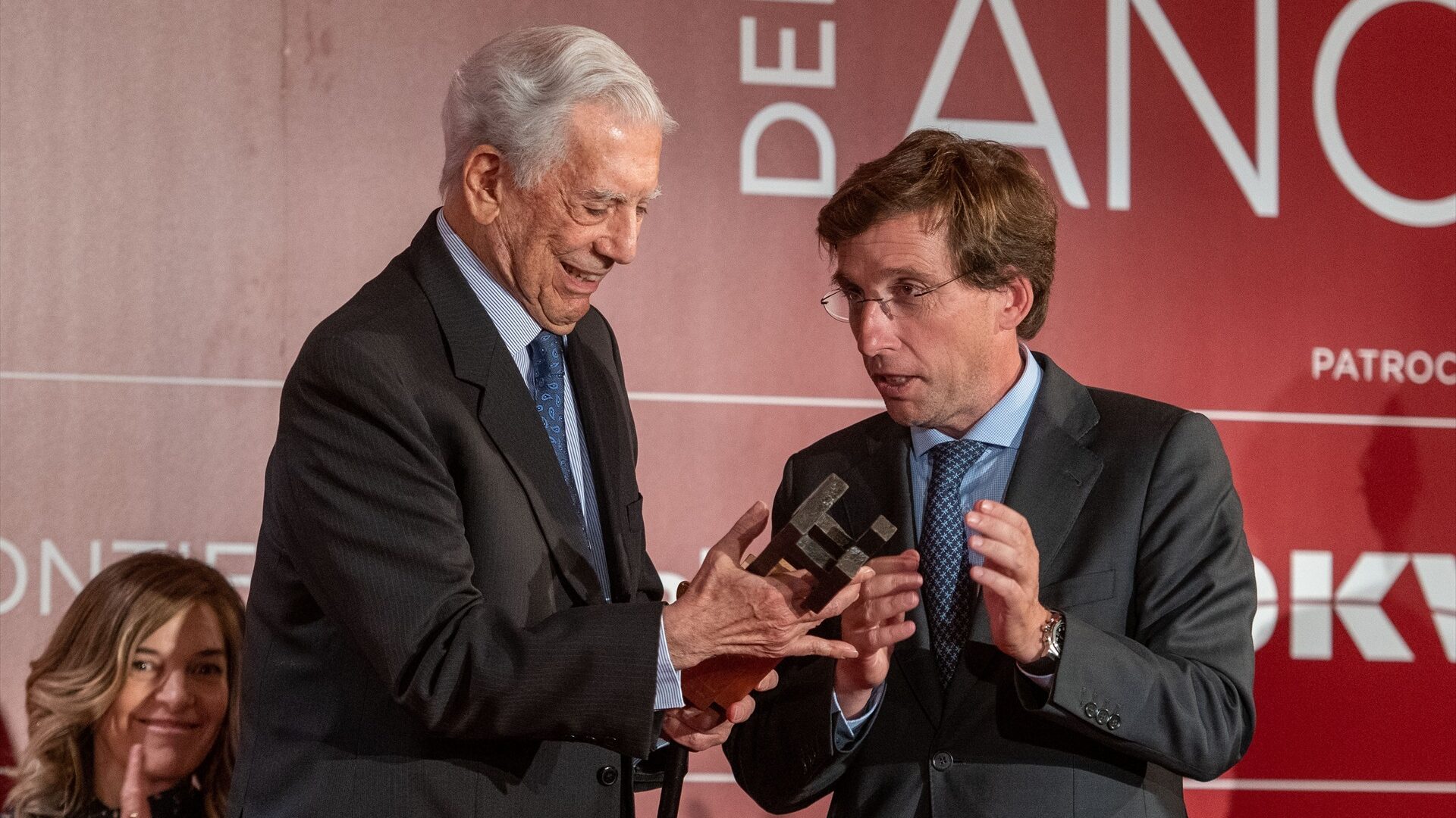 Mario Vargas Llosa recibe el premio 'Madrileño del año 2022'/ Europa Press