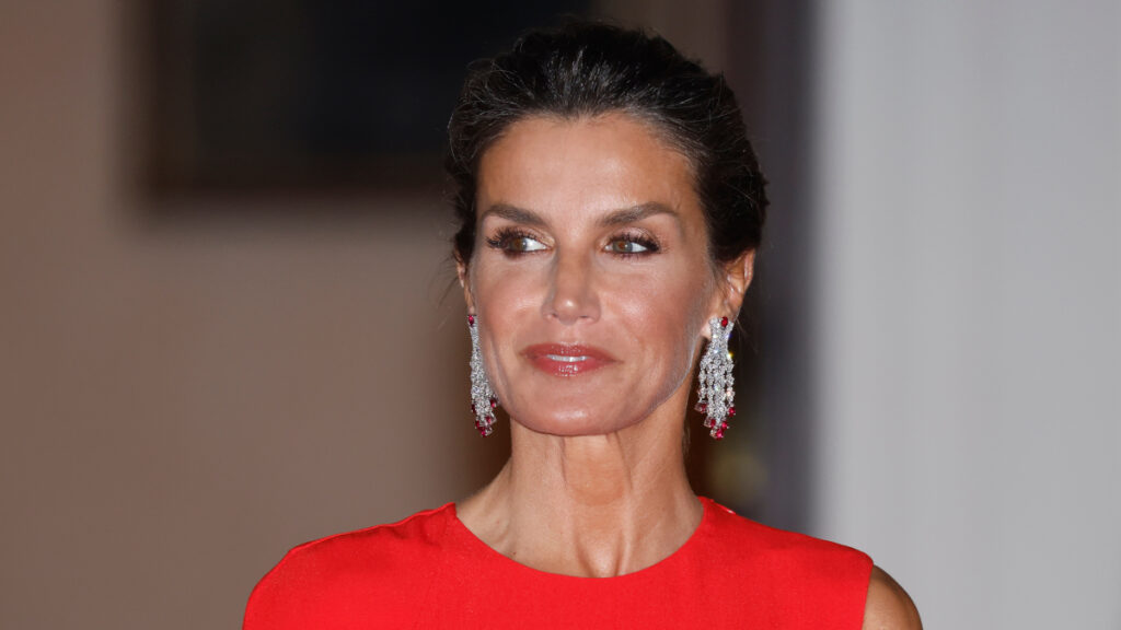 La Reina Letizia Conquista Alemania Con Un Espectacular Vestido Rojo Y ...