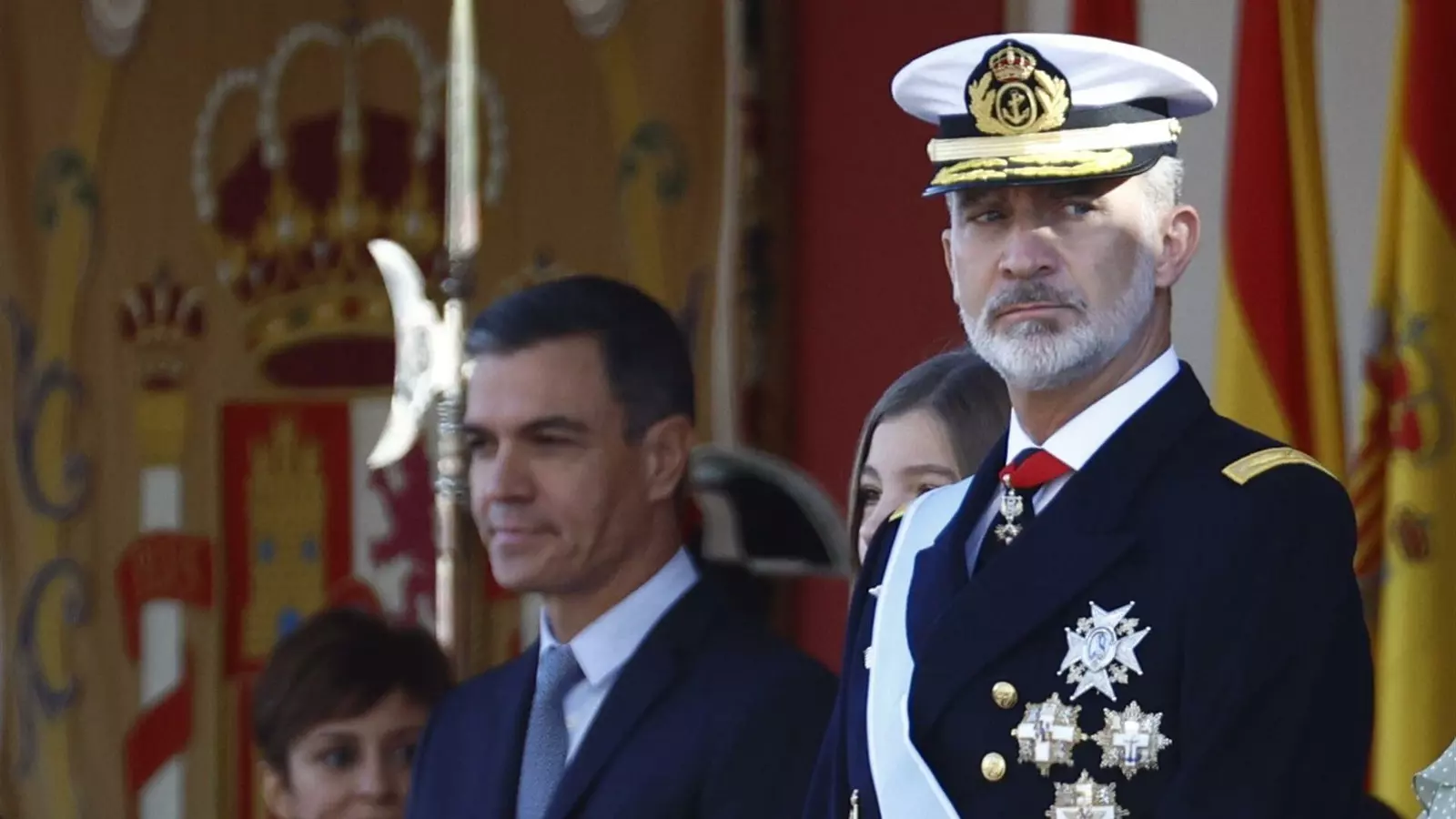 Pedro Sánchez y el rey Felipe VI en el desfile del 12 de octubre