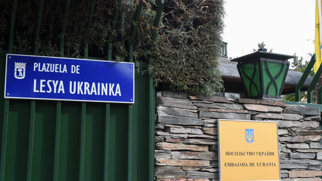 Una carta bomba explota en la embajada de Ucrania en Madrid y deja un herido