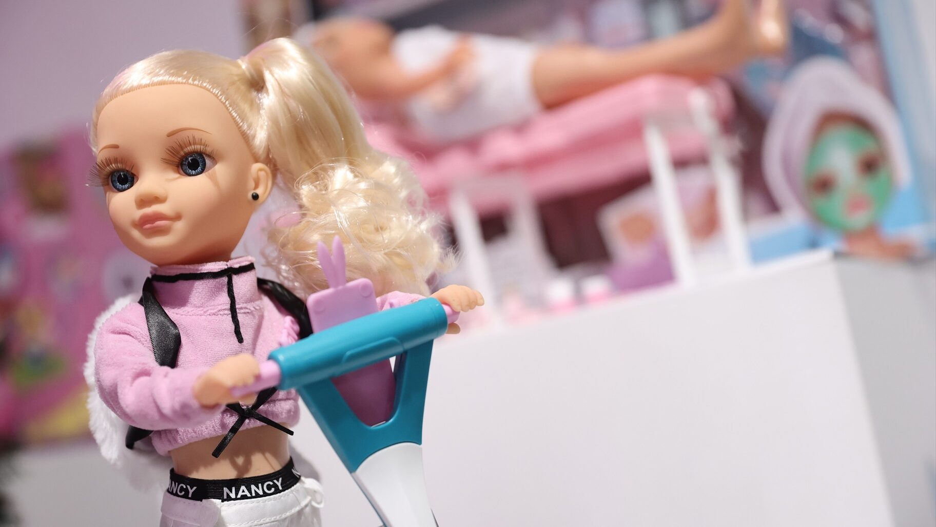 regla Ejercicio Exceder Un nuevo código del Gobierno prohíbe anunciar en TV muñecas y 'cocinitas'  con niñas