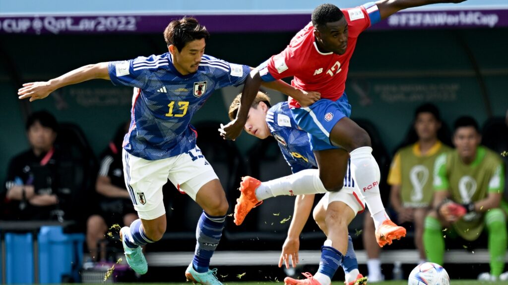 Costa Rica se impone a Japón y aprieta el grupo de España