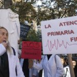 Sanitarios trasladan su concentración a la Consejería de Hacienda en la segunda semana de huelga