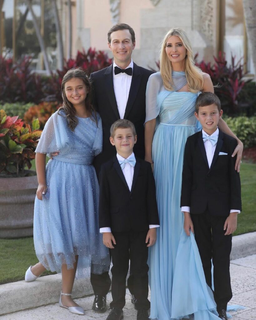 Ivanka Trump, con su marido Jared Kushner, y sus dos hijos