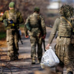 Varios soldados en Jersón, Ucrania