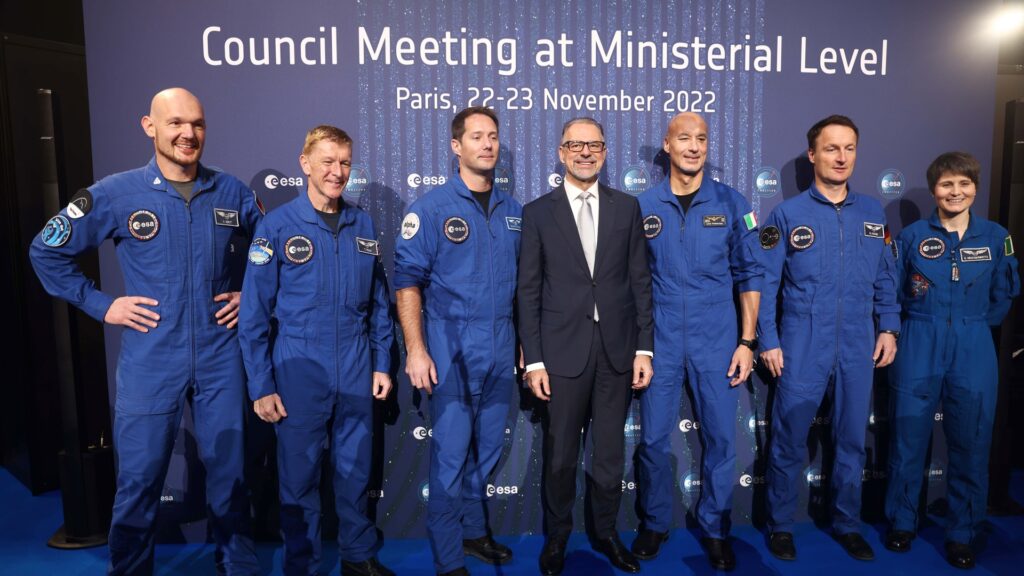 La Agencia Espacial Europea elige a dos astronautas españoles para su nuevo equipo