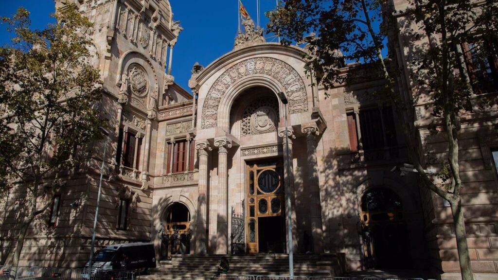 La Fiscalía pide prisión a dos acusados de Terrassa (Barcelona) por presunto maltrato a su hijo gay
