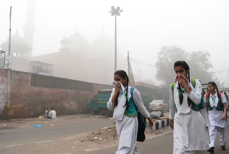 La contaminación del aire en Nueva Delhi, India, es un problema constante. Se agravó tanto en 2017 que la ciudad cerró temporalmente sus escuelas primarias