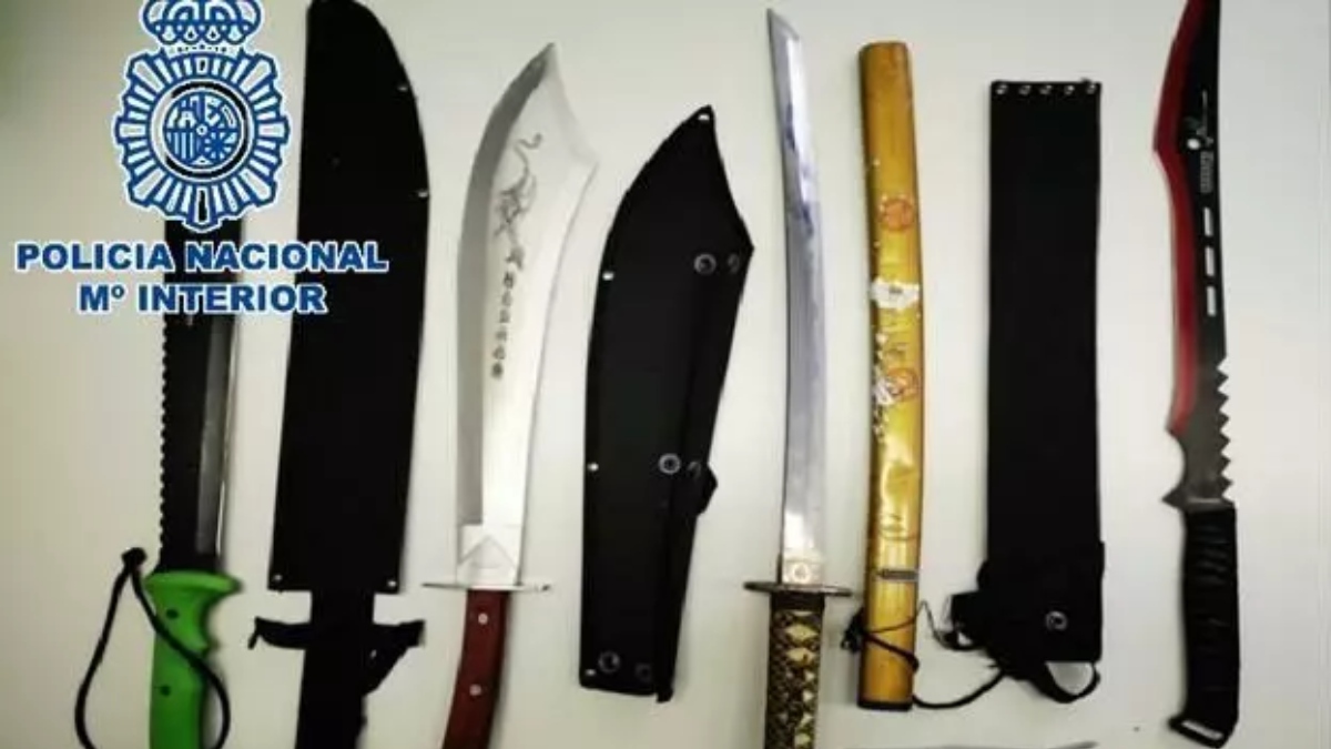 Varias armas blancas incautadas por agentes de la Policía Nacional