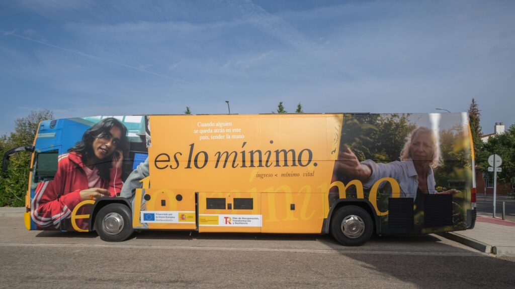 Pincha el bus de Escrivá para extender el Ingreso Mínimo: el 54% de los que suben ya lo había pedido