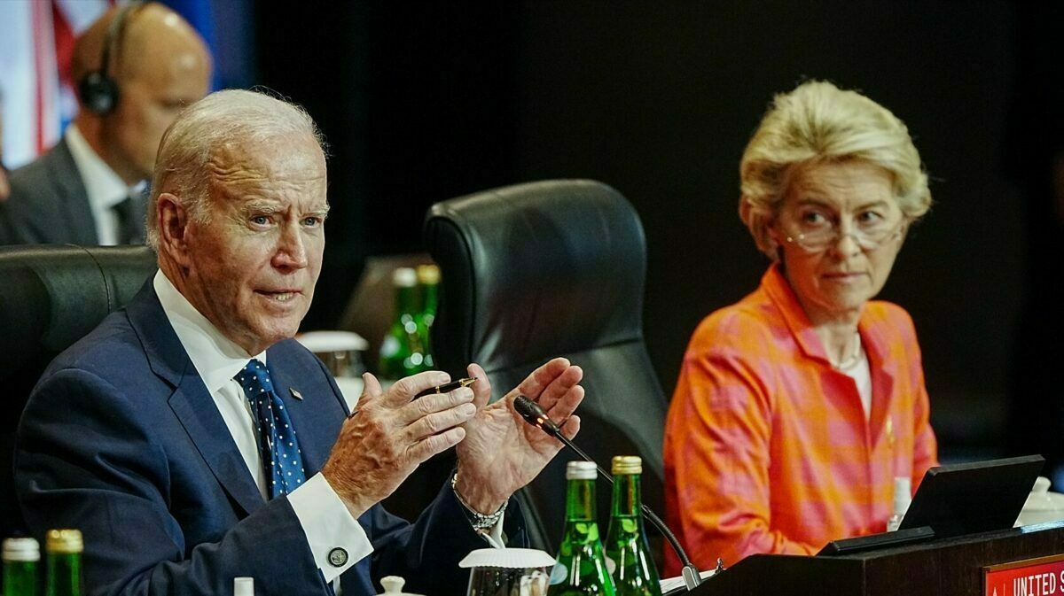El presidente de EEUU, Joe Biden, y la presidenta de la Comisión Europea, Ursula von der Leyen, en el G20