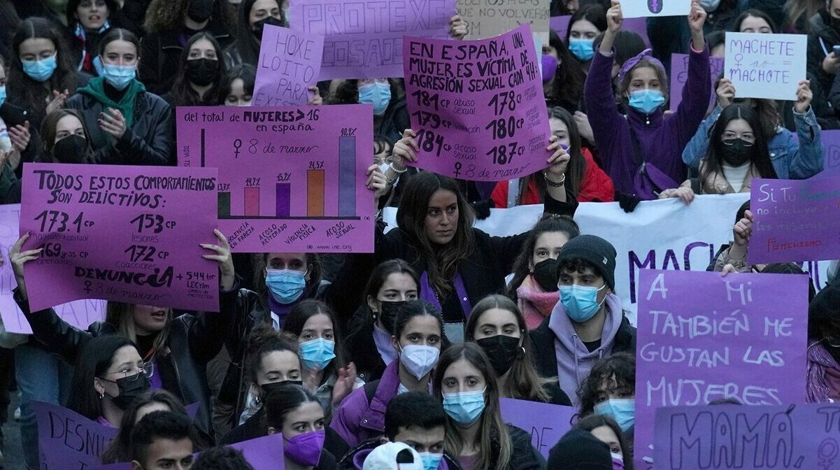 Las feministas del 8-M también hacen suyas las protestas de la Sanidad contra Díaz Ayuso