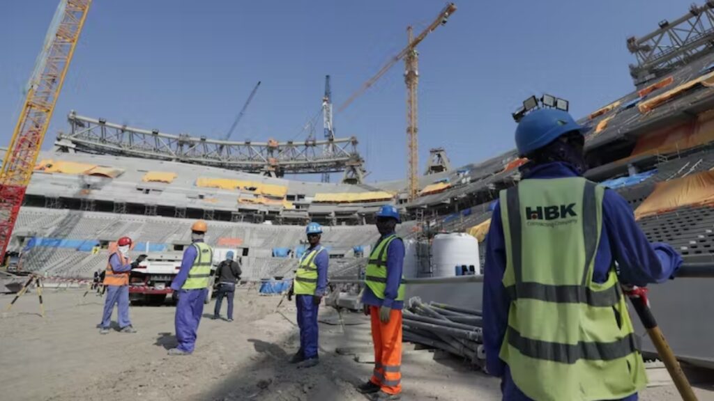 El trato que da Qatar a los trabajadores inmigrantes que construyeron las infraestructuras del torneo ha sido objeto de intensas críticas
