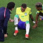 Neymar cae lesionado contra Serbia