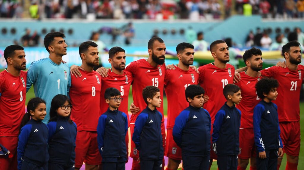 La selección de fútbol de Irán no canta el himno como gesto de apoyo a las protestas