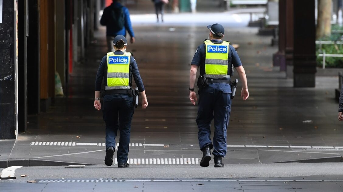 Un informe revela que hay policías británicos con preocupantes antecedentes criminales
