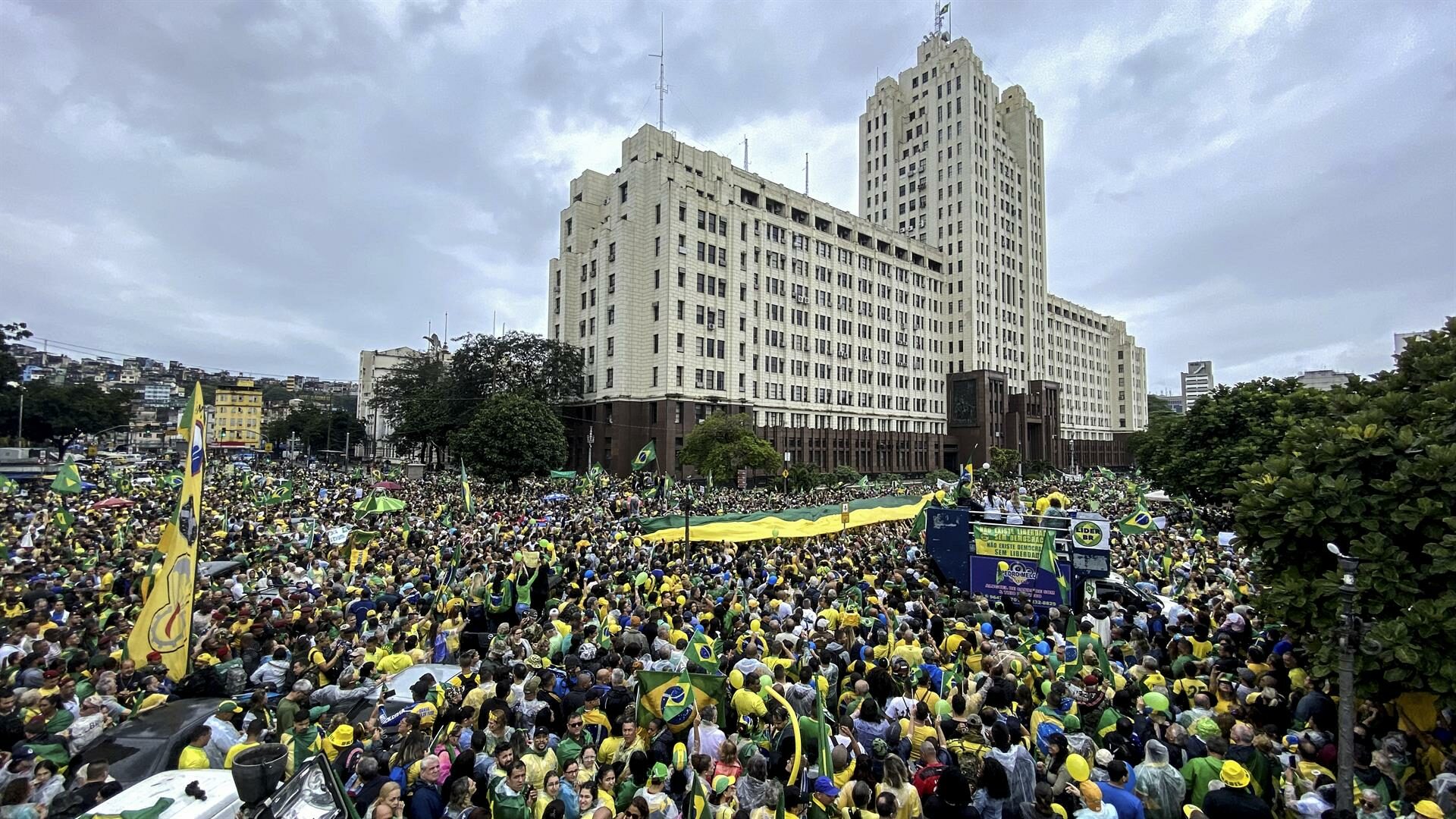 El bolsonarismo se rebela contra las elecciones y exige un golpe contra Lula