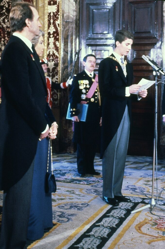 El príncipe Felipe juró la Constitución el el 30 de enero de 1986, el día que cumplió 18 años