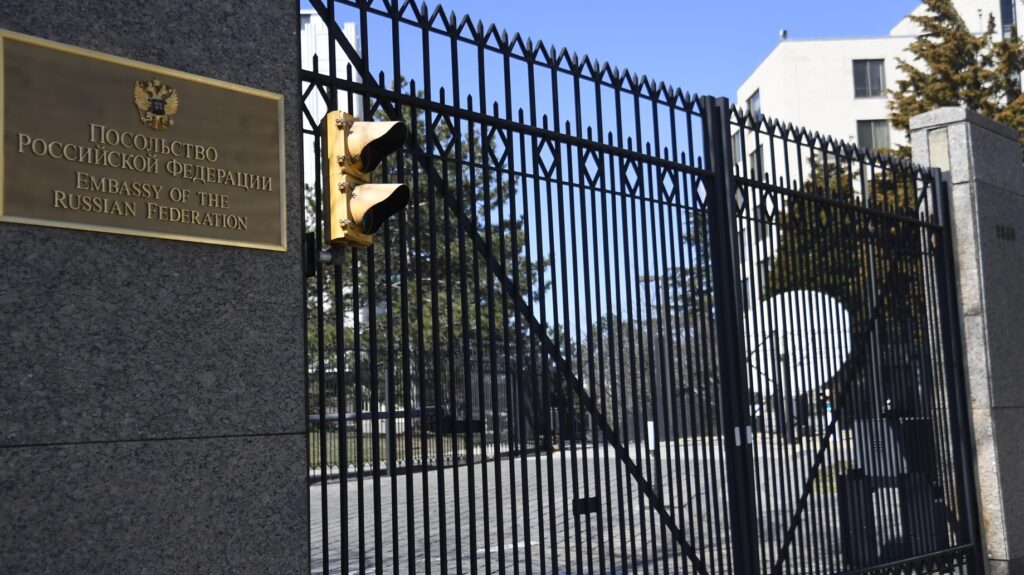 Detectan un paquete bomba en la Embajada rusa en Washington