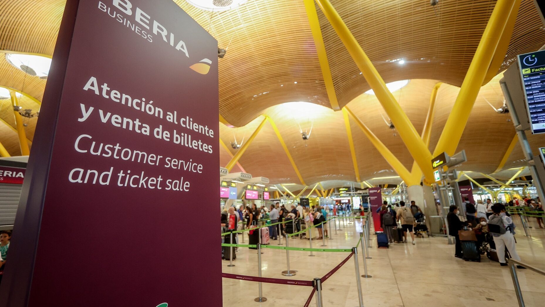 Los tripulantes de cabina de Iberia Express inician una huelga de diez días