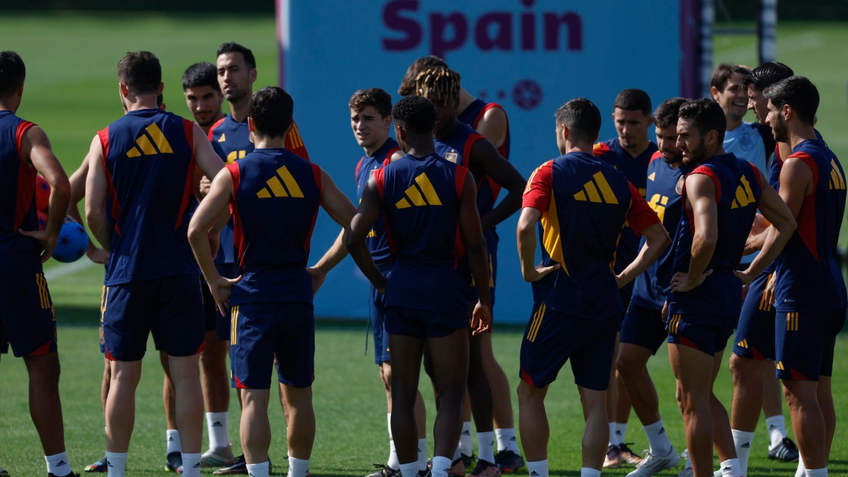 Los jugadores de la selección española entrenan este domingo en la Universidad de Catar