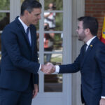 El presidente del Gobierno, Pedro Sánchez (i), y el de la Generalitat, Pere Aragonés, en Moncloa, el pasado 15 de julio.