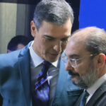 El presidente del Gobierno, Pedro Sánchez (i), y el presidente de Aragón, Javier Lambán en Madrid el pasado jueves.