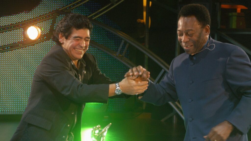 Pelé junto a Maradona en la presentación de un show televisivo en Argentina