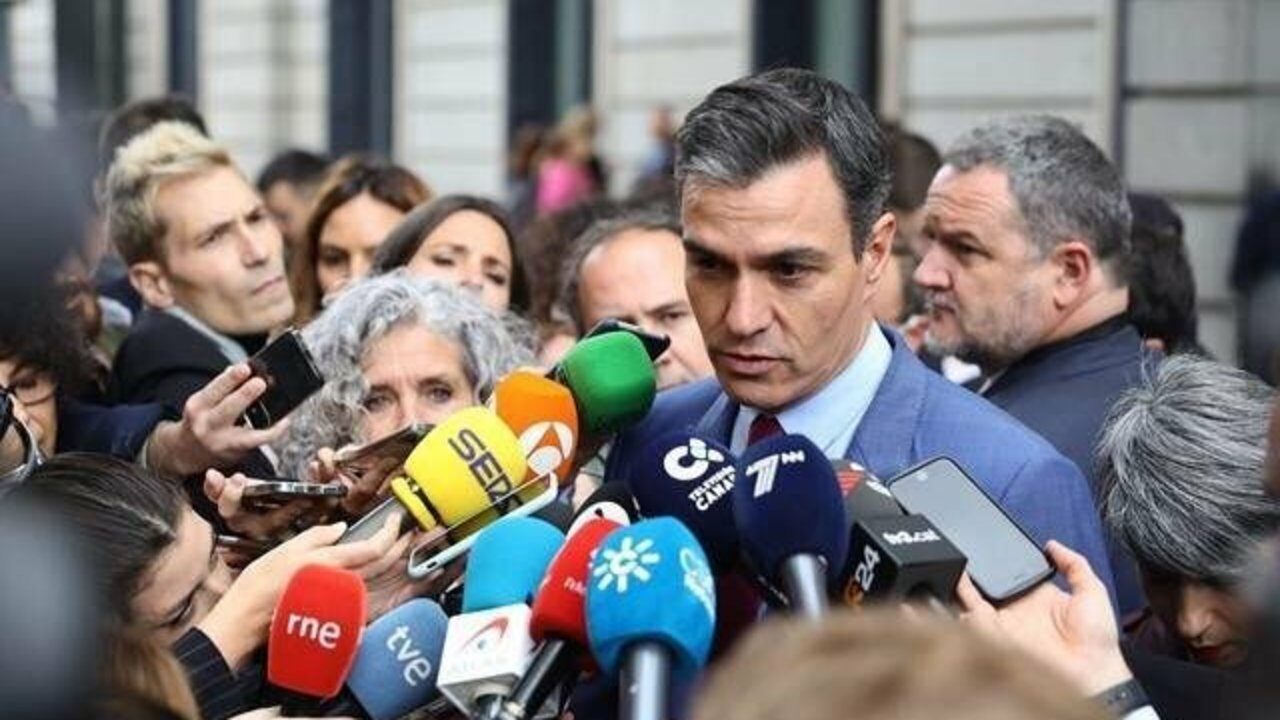 Pedro Sánchez se dirige a la prensa