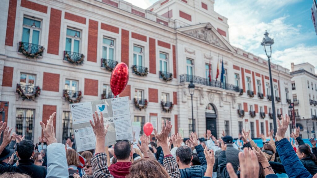 Madrid y el sindicato médico firman una tregua y se suspende la huelga