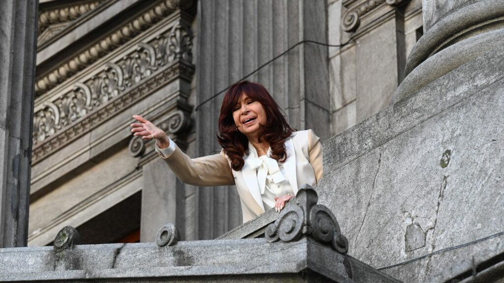 Fernández de Kirchner da positivo en covid y aplaza el acto al que iban a acudir Díaz y Zapatero