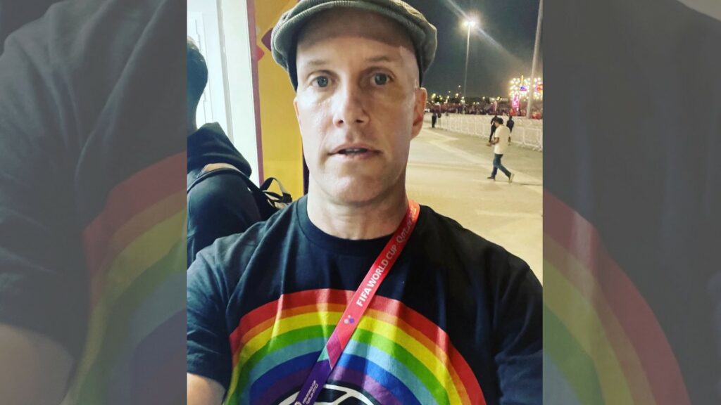 El periodista que exhibió una camiseta LGTBI en el Qatar murió por causas naturales