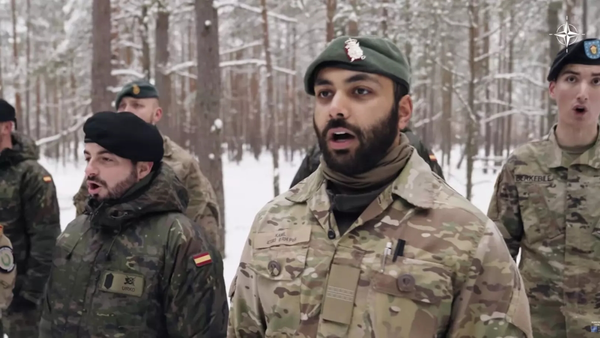 Los militares de la OTAN, incluidos los españoles, en el villancico grabado en Letonia
