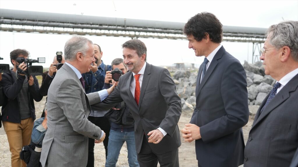 El PNV sale al rescate de Repsol en el Senado tras ayudar a Iberdrola en el Congreso