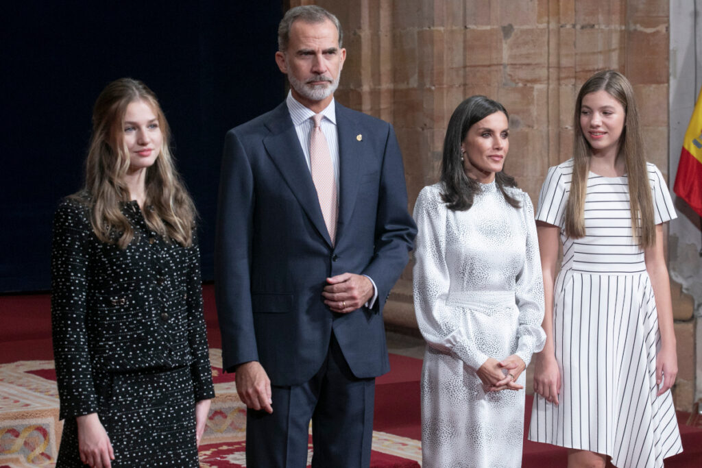 La princesa Leonor, la infanta Sofía, el rey Felipe y la reina Letizia